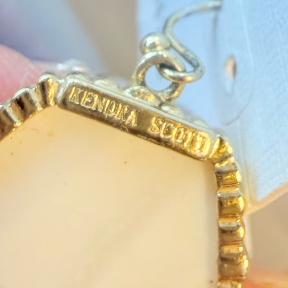 Vintage Kendra Scott Iridescent White MOP Corley Earrings - Picture 8 of 9